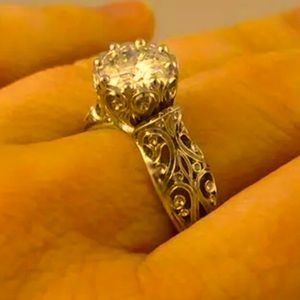 New Beautiful Hollow Carved Synthetic Zircon Ring sz 8 Wedding Versatile inlaid